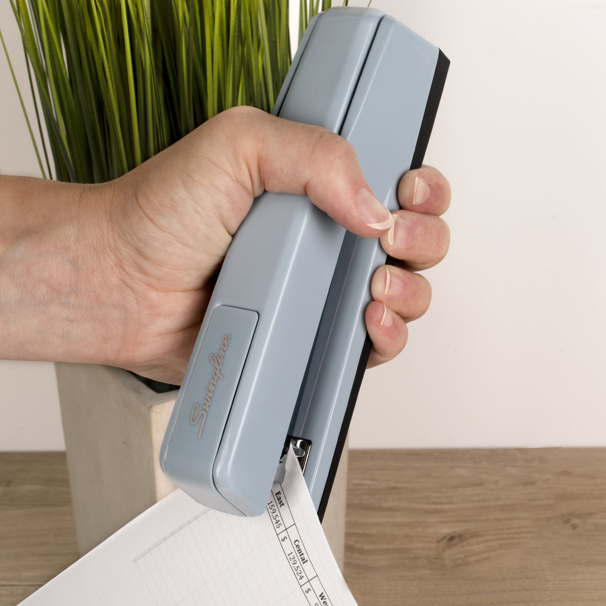 Swingline 747 Classic Stapler, 30 Sheets, Sky Blue